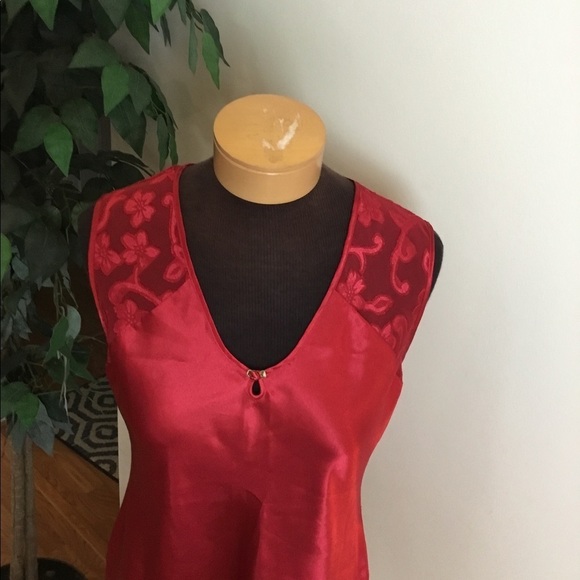 NINE and Co red satin look tank size med - Picture 2 of 16